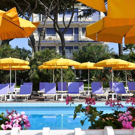 Hotel Majestic Лидо ди Йезоло Екстериор снимка