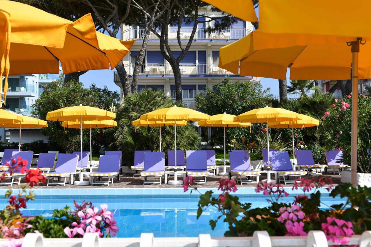 Hotel Majestic Лидо ди Йезоло Екстериор снимка