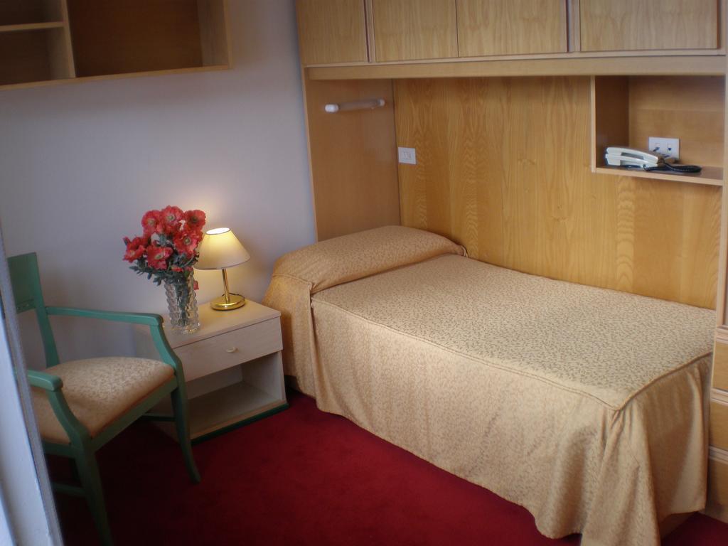 Hotel Majestic Лидо ди Йезоло Стая снимка