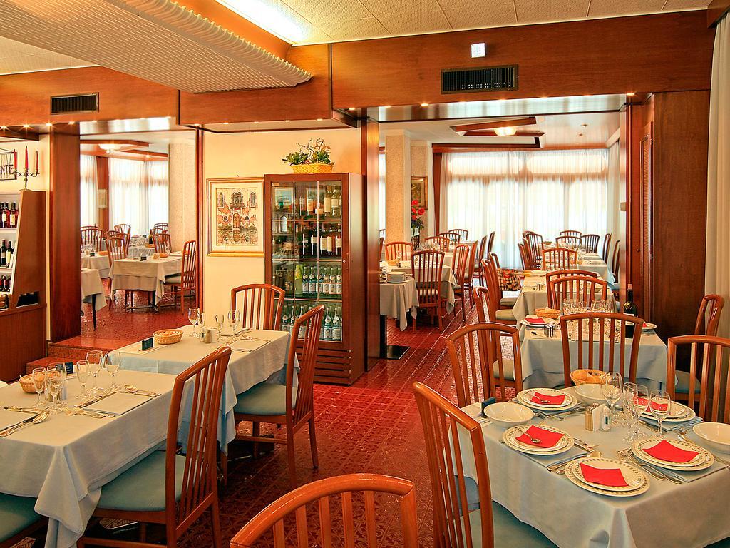 Hotel Majestic Лидо ди Йезоло Екстериор снимка