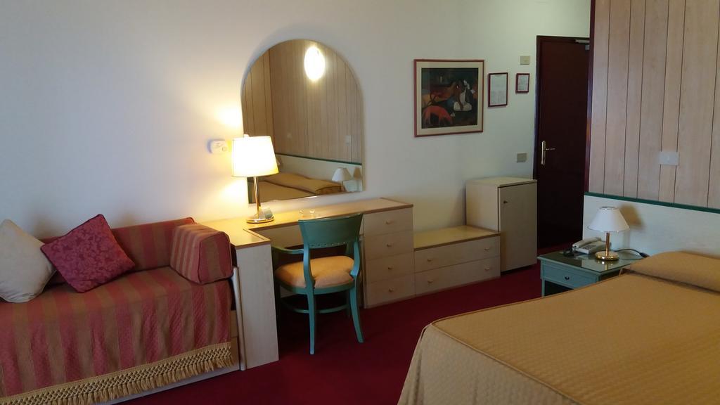 Hotel Majestic Лидо ди Йезоло Екстериор снимка