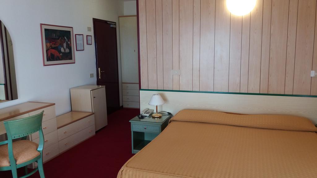 Hotel Majestic Лидо ди Йезоло Екстериор снимка