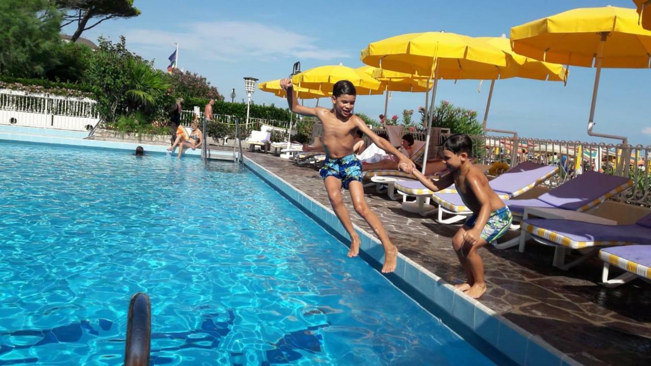 Hotel Majestic Лидо ди Йезоло Екстериор снимка